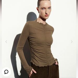 RUCHED COLLAR KNITTED T-SHIRT